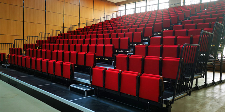 綠蛙伸縮看臺 綠蛙伸縮看臺